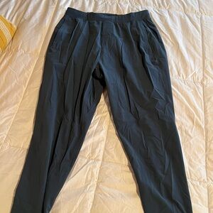 Lululemon Athletica Black Cropped Pants with Elastic Waistband